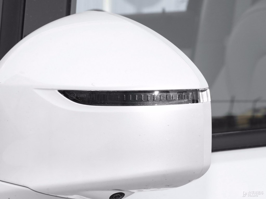 珍珠白別克GL8車(chē)身外觀圖片