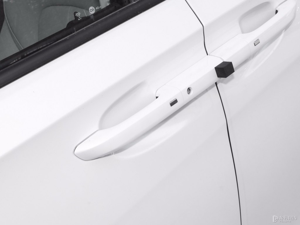 珍珠白別克GL8車(chē)身外觀圖片