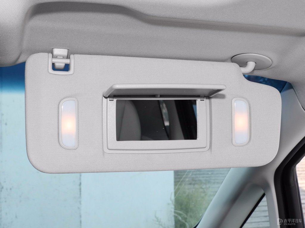 珍珠白別克GL8車廂內(nèi)飾圖片