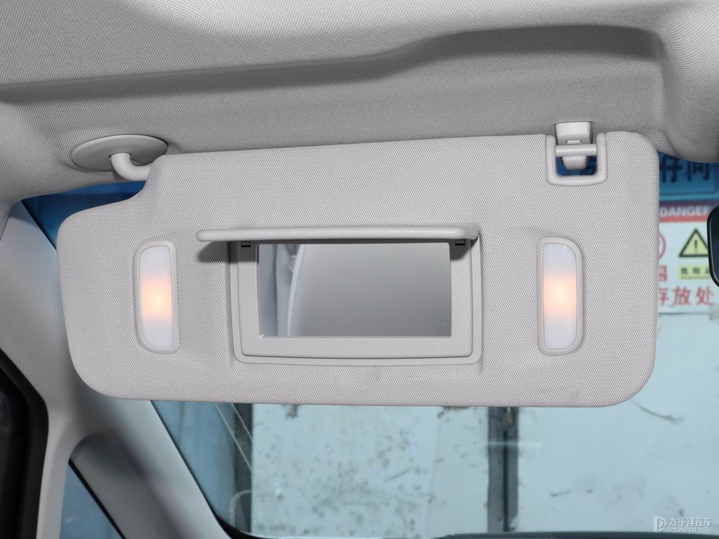 珍珠白別克GL8車廂內(nèi)飾圖片