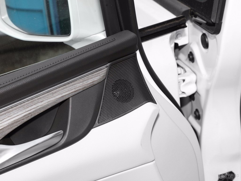 珍珠白別克GL8車廂內(nèi)飾圖片