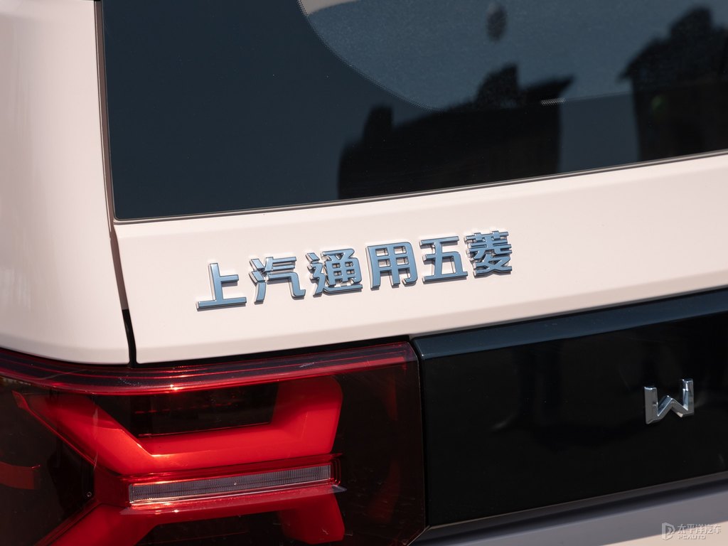 落櫻繽紛宏光MINIEV車尾外觀圖片
