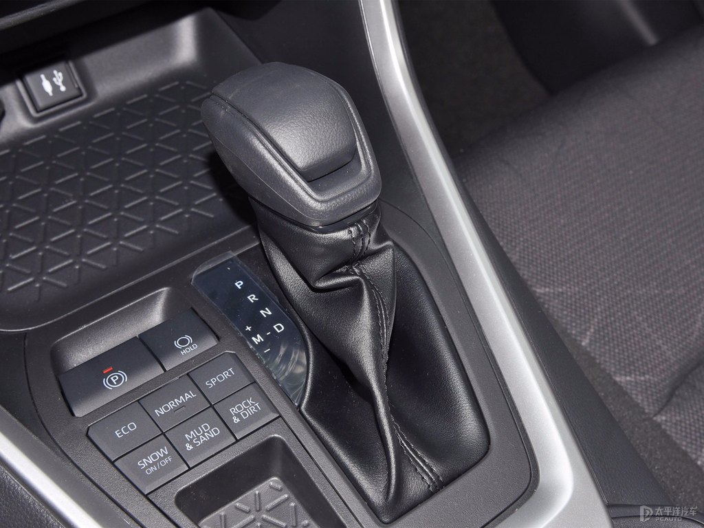 鉑金白RAV4榮放中控內(nèi)飾圖片