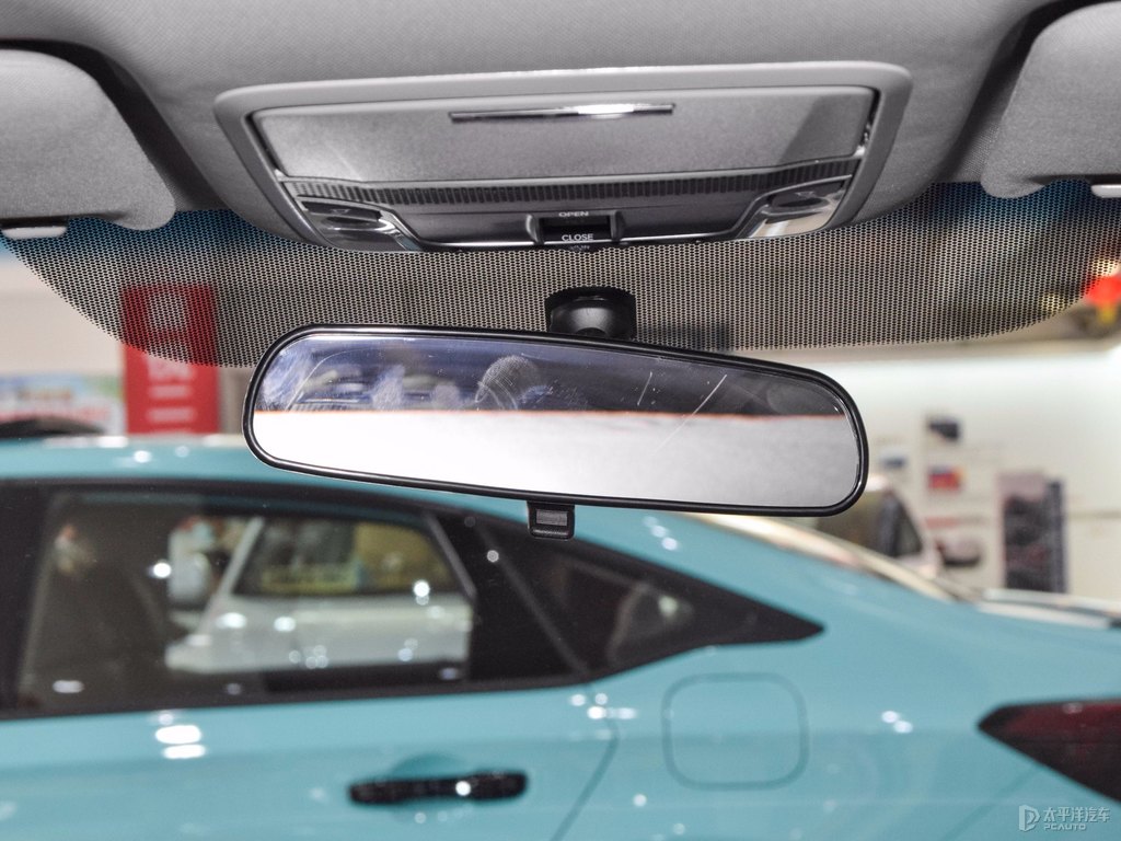 星月白雅閣車廂內(nèi)飾圖片