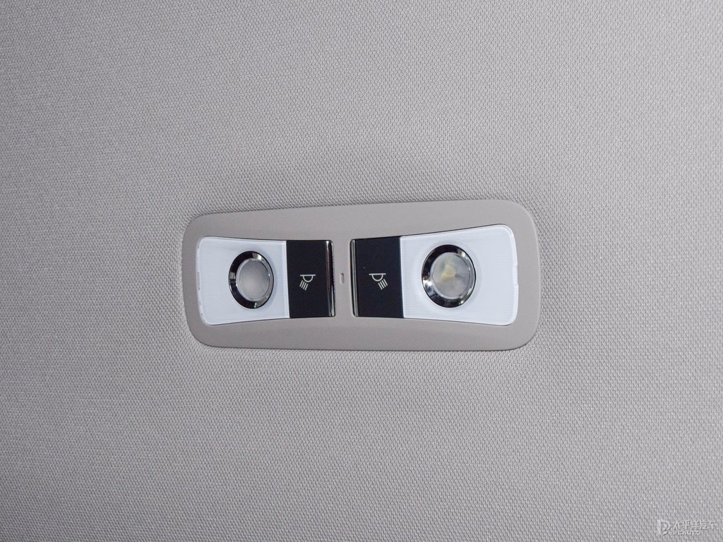 星月白雅閣車廂內(nèi)飾圖片