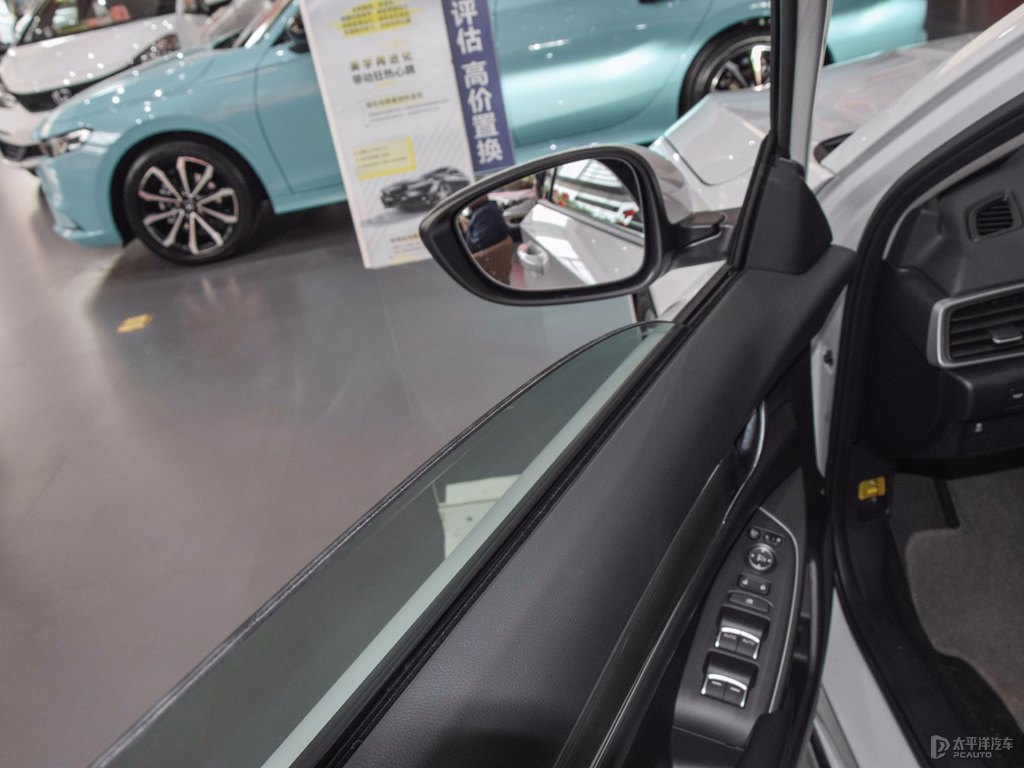 星月白雅閣車廂內(nèi)飾圖片