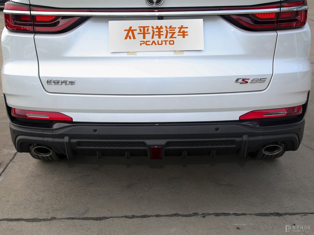 極地白長安CS85 COUPE車尾外觀圖片