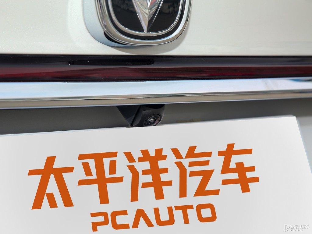 極地白長(zhǎng)安CS85 COUPE車尾外觀圖片