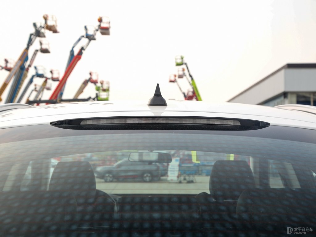 極地白長安CS85 COUPE車尾外觀圖片
