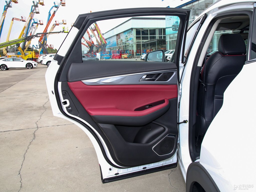 極地白長安CS85 COUPE車廂內飾圖片