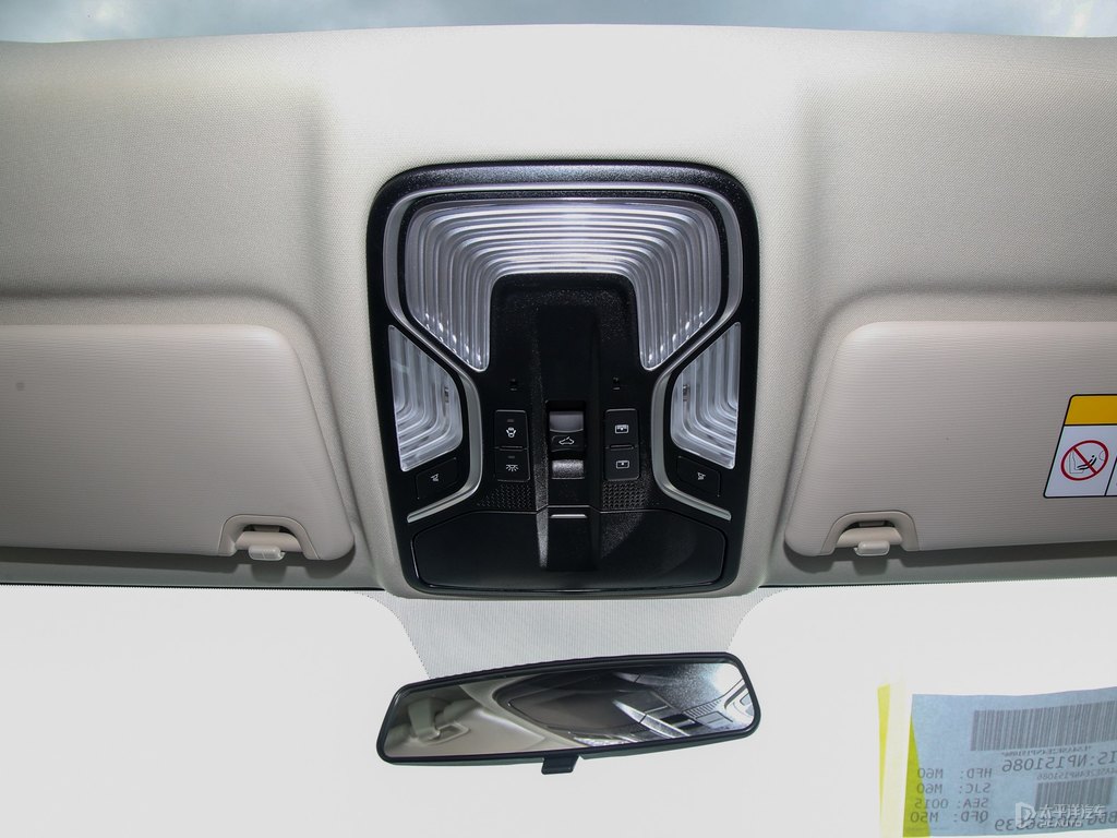 極地白長(zhǎng)安CS85 COUPE車廂內(nèi)飾圖片