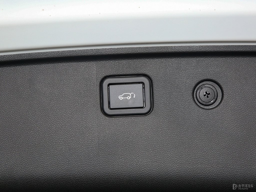 極地白長(zhǎng)安CS85 COUPE后備廂空間圖片