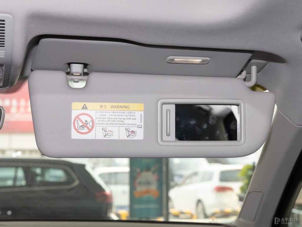 古典灰途銳車廂內(nèi)飾圖片