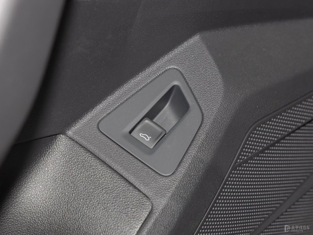 古典灰途銳車廂內(nèi)飾圖片