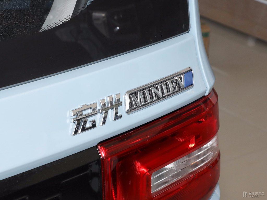 星空藍(lán)宏光MINIEV車尾外觀圖片
