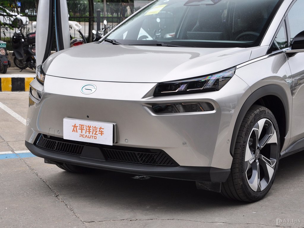 極速銀AION V車頭外觀圖片