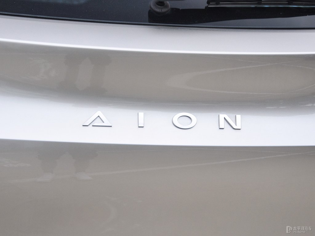 極速銀AION V車尾外觀圖片