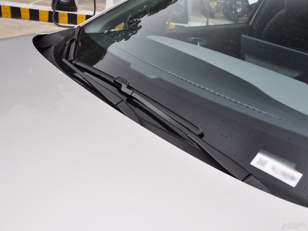 極速銀AION V車身外觀圖片