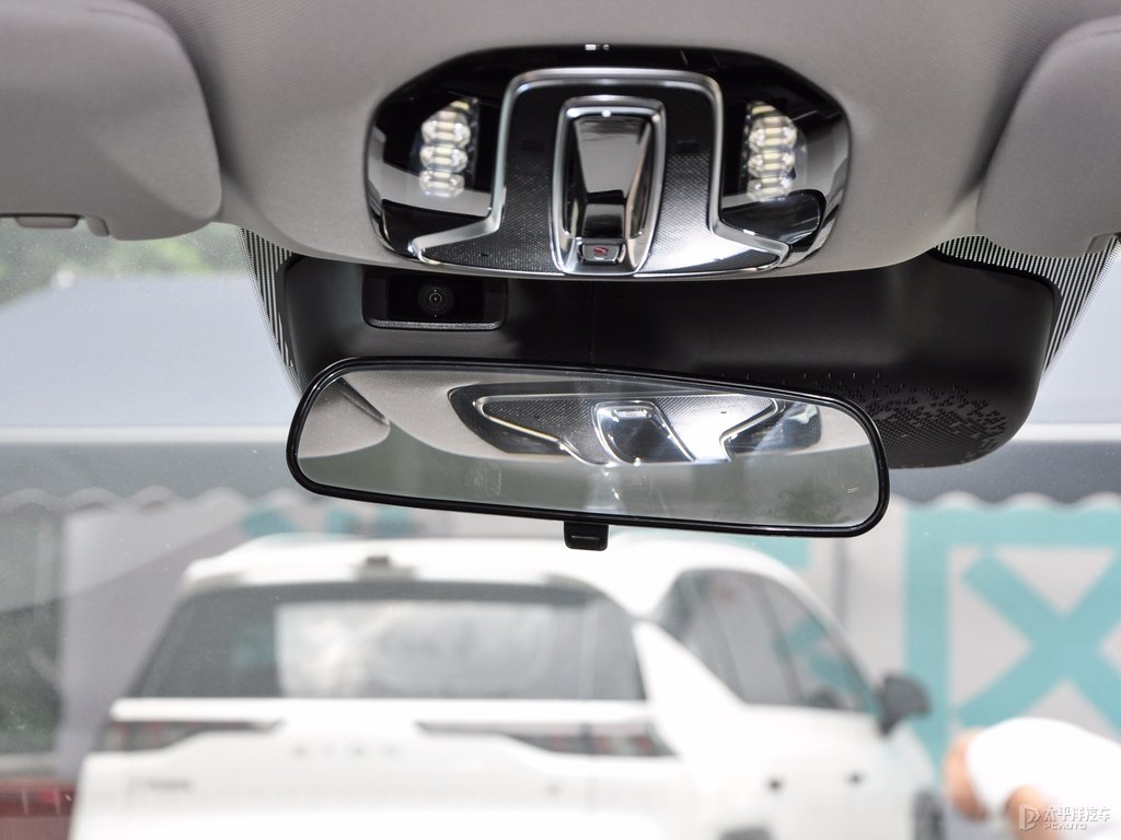 極速銀AION V車廂內(nèi)飾圖片