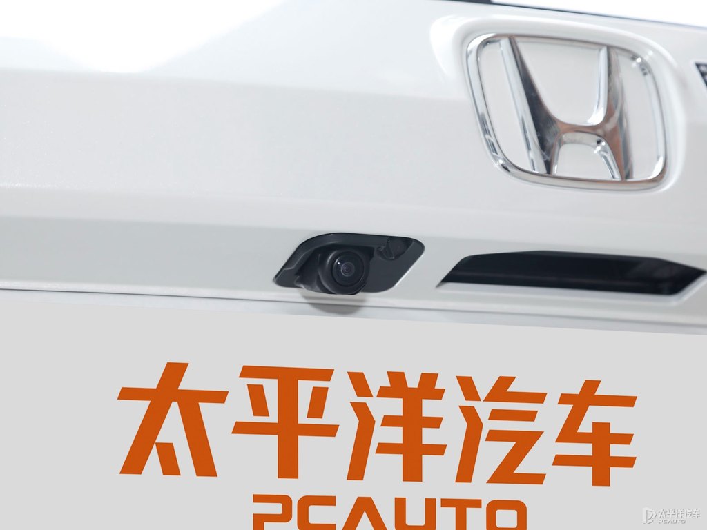 晶耀白本田CR-V車尾外觀圖片