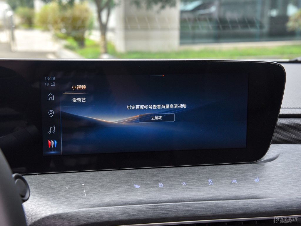 太空白威朗中控內飾圖片