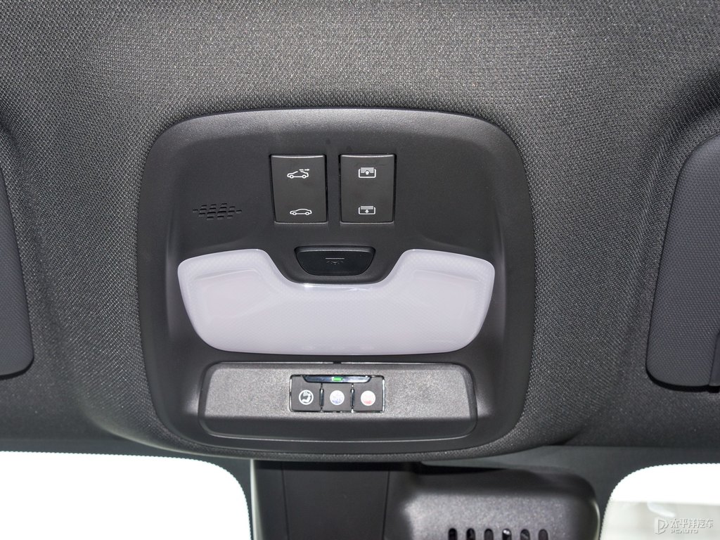 太空白威朗車廂內(nèi)飾圖片