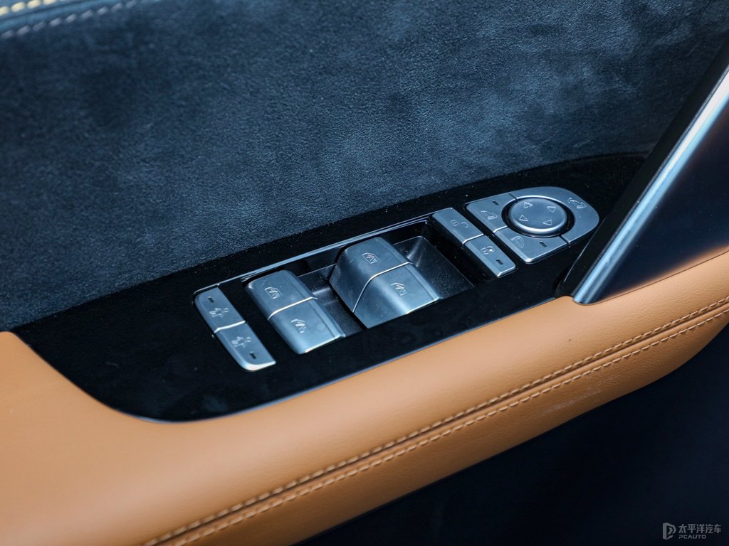 山脈灰唐新能源車廂內(nèi)飾圖片
