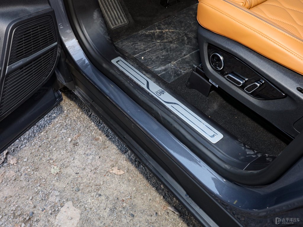 山脈灰唐新能源車廂內(nèi)飾圖片