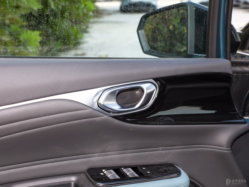 煙雨青AION V車廂內(nèi)飾圖片