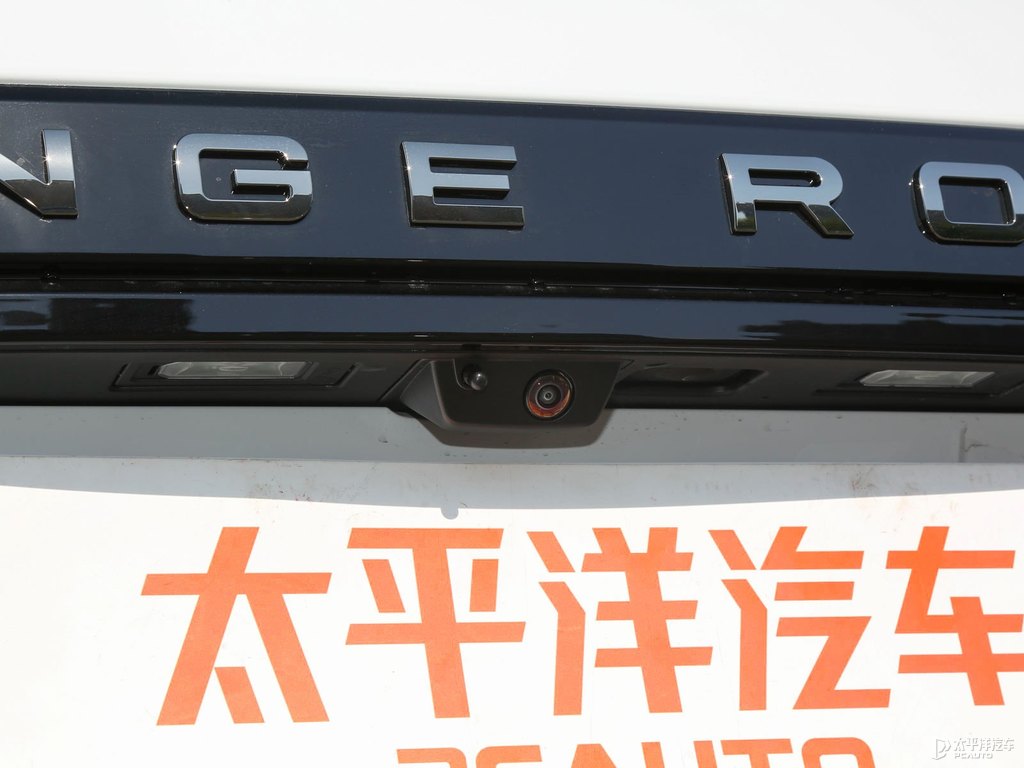 富士白攬勝極光車尾外觀圖片