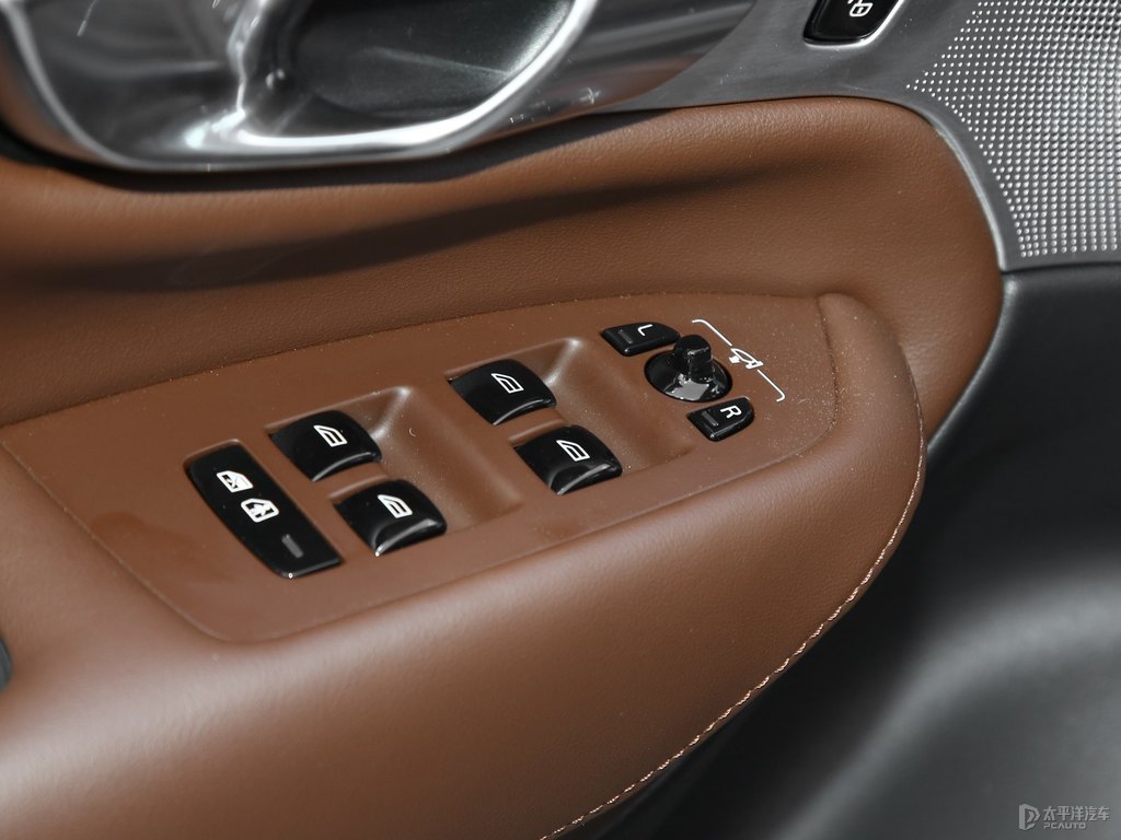 瑪瑙黑沃爾沃XC90新能源車廂內(nèi)飾圖片