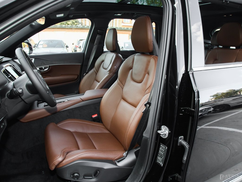 瑪瑙黑沃爾沃XC90新能源座椅內(nèi)飾圖片