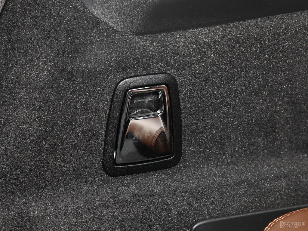 瑪瑙黑沃爾沃XC90新能源座椅內(nèi)飾圖片