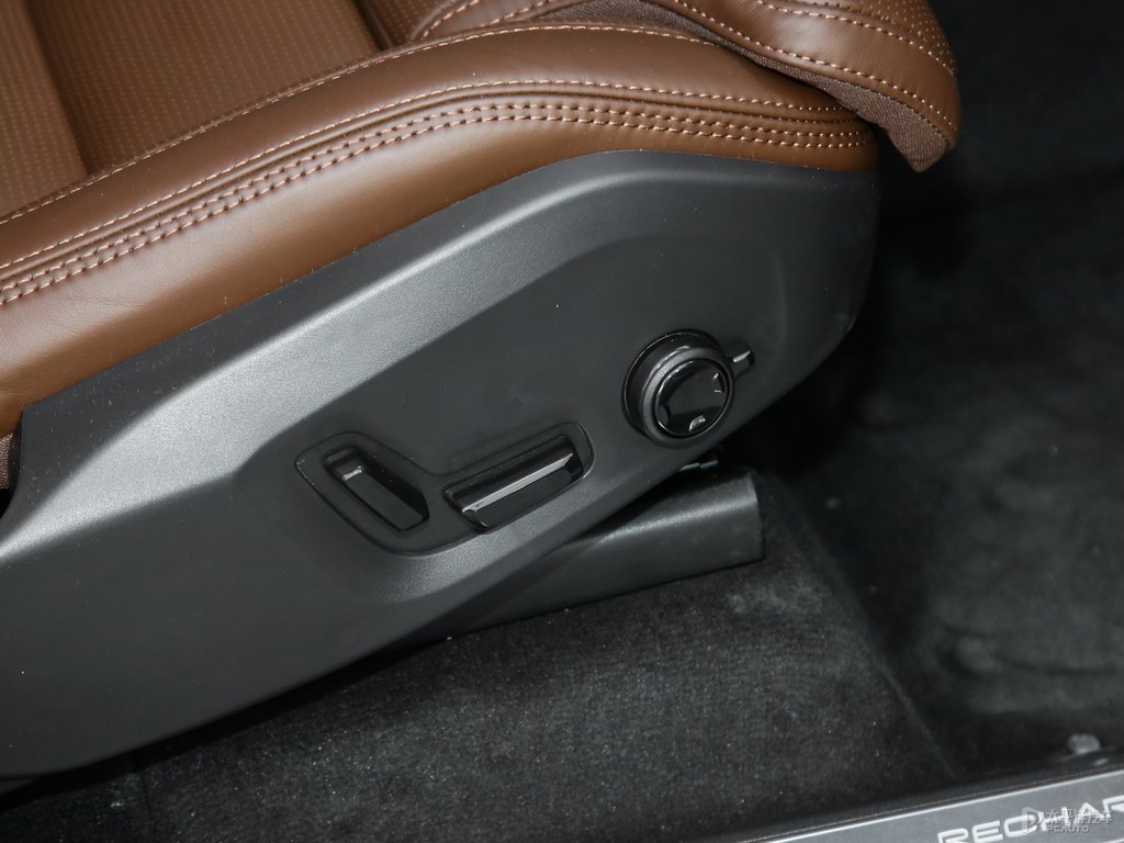 瑪瑙黑沃爾沃XC90新能源座椅內(nèi)飾圖片