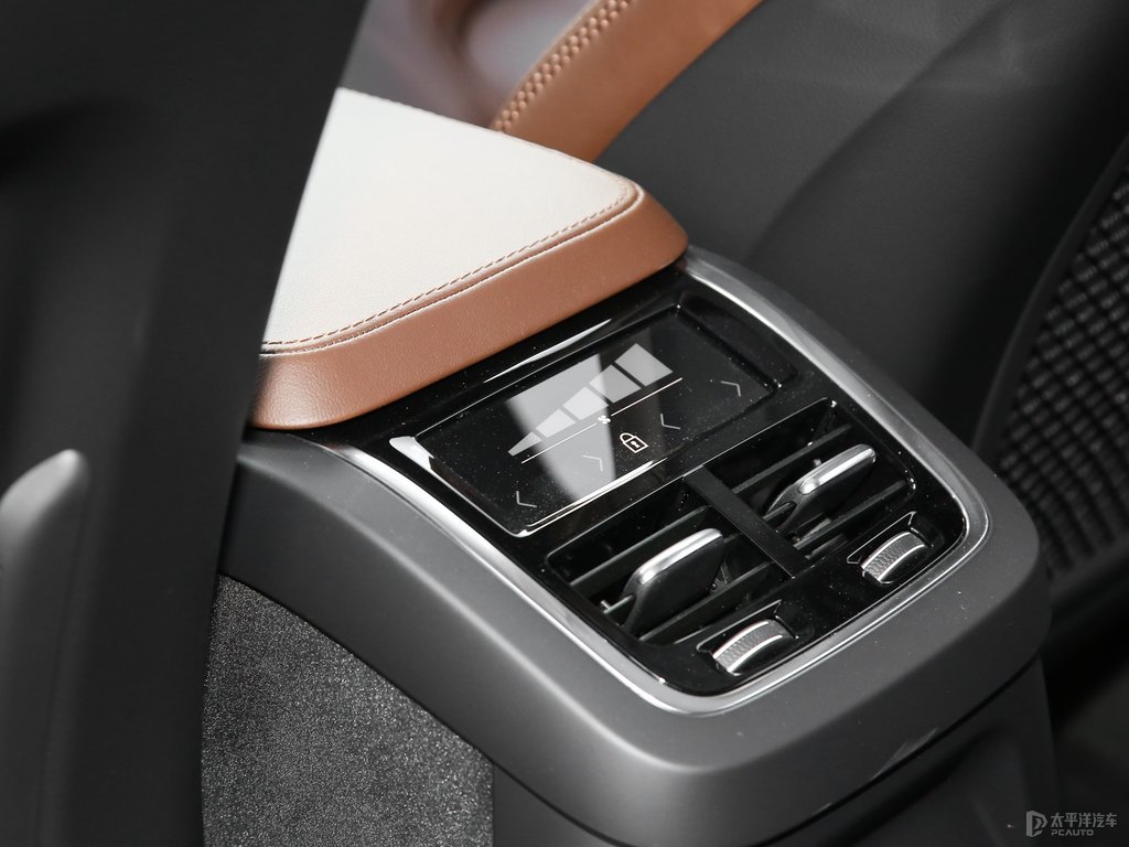 瑪瑙黑沃爾沃XC90新能源座椅內(nèi)飾圖片