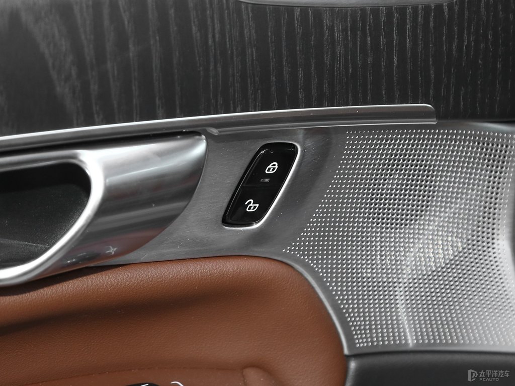 瑪瑙黑沃爾沃XC90新能源車廂內(nèi)飾圖片
