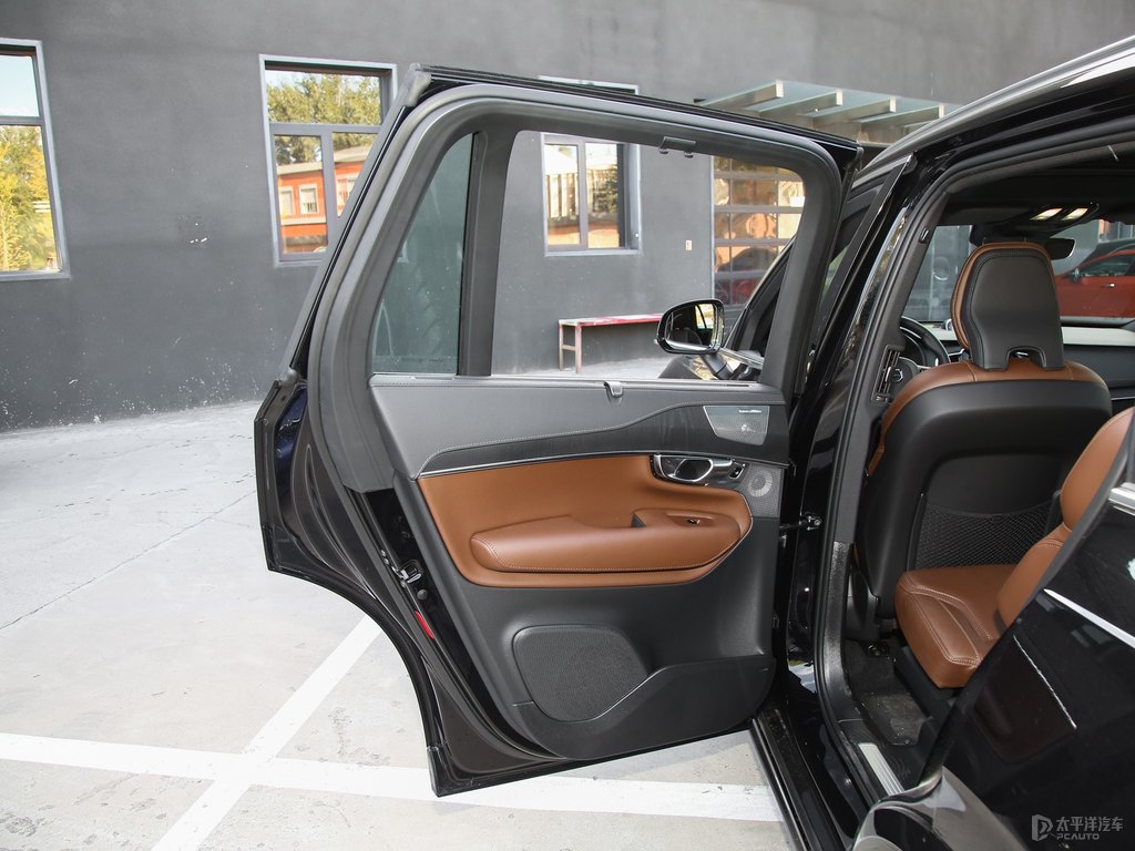 瑪瑙黑沃爾沃XC90新能源車廂內(nèi)飾圖片