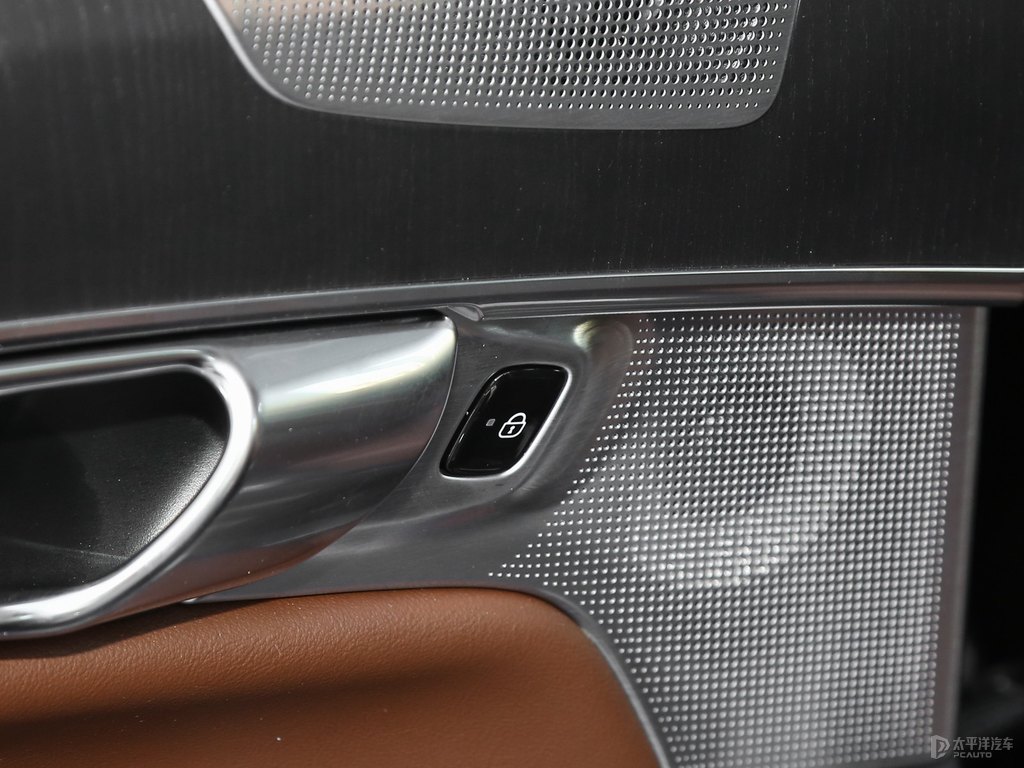 瑪瑙黑沃爾沃XC90新能源車廂內(nèi)飾圖片