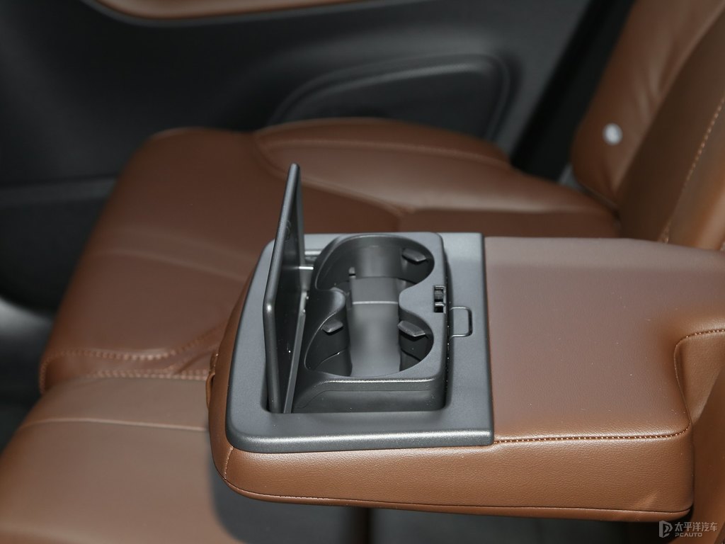 瑪瑙黑沃爾沃XC90新能源儲(chǔ)物空間空間圖片