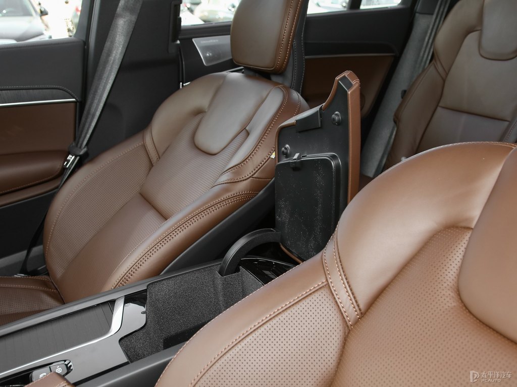 瑪瑙黑沃爾沃XC90新能源儲物空間空間圖片
