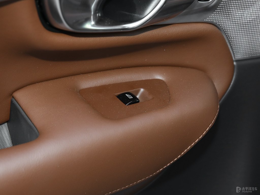 瑪瑙黑沃爾沃XC90新能源車廂內(nèi)飾圖片
