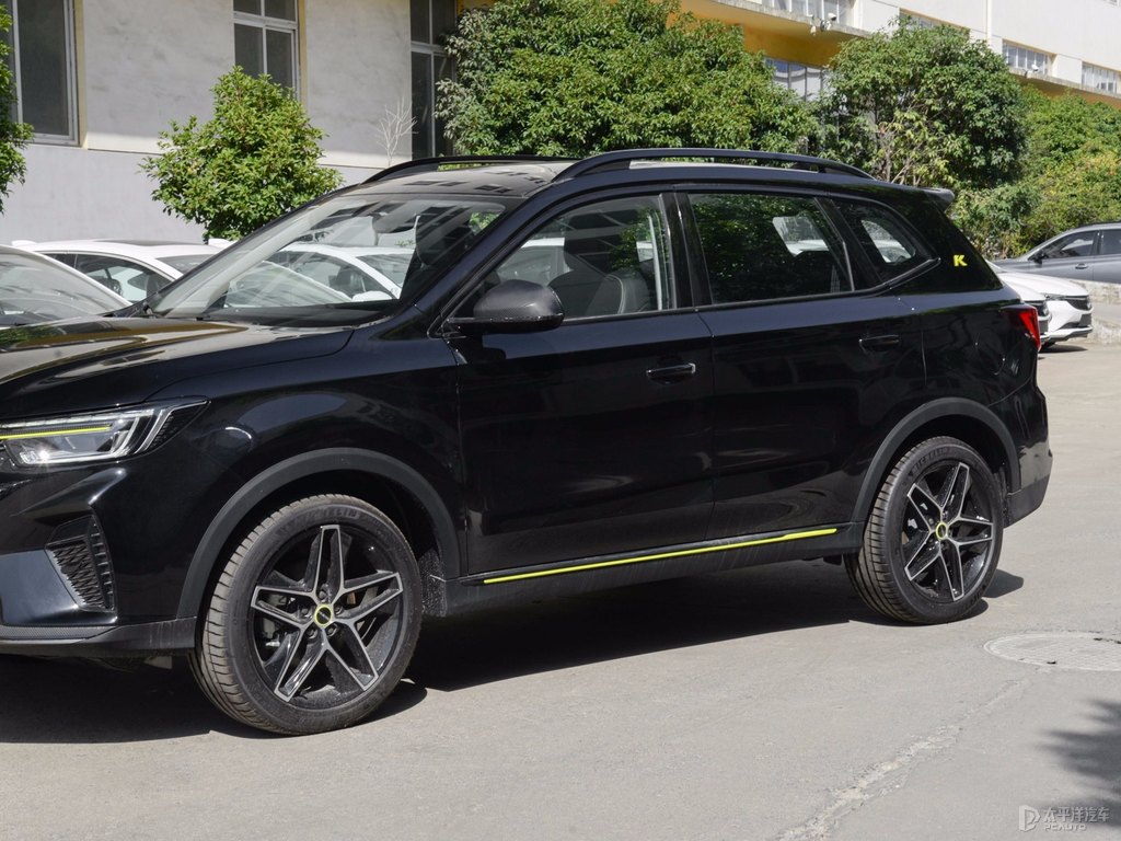 玄武黑榮威RX5車身外觀圖片