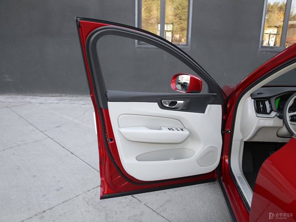 熔巖紅沃爾沃XC60車廂內(nèi)飾圖片