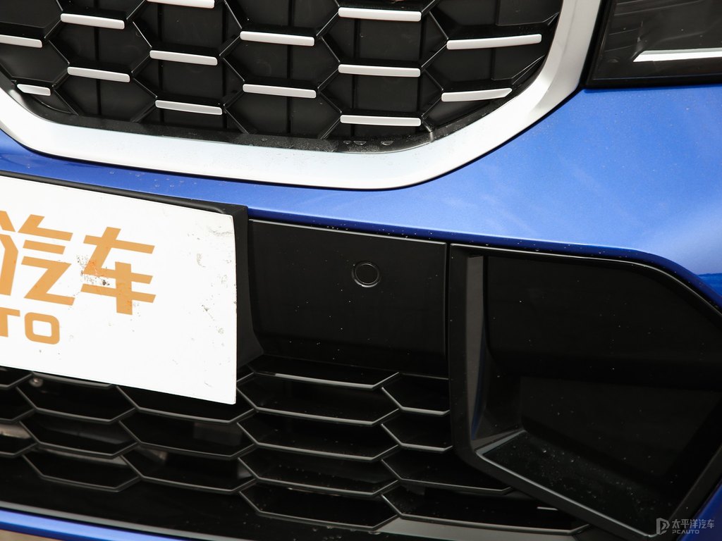 波爾蒂芒藍(lán)寶馬3系車頭外觀圖片