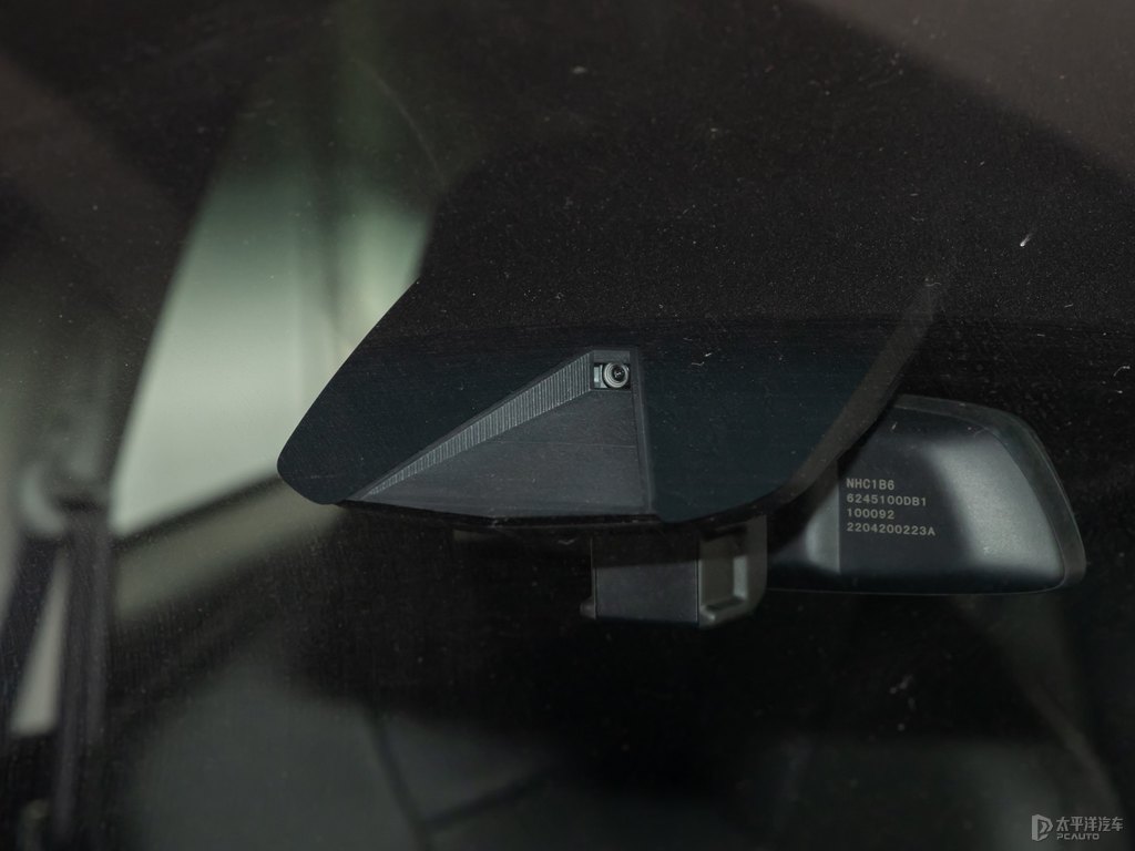 星云白小鵬G3車身外觀圖片