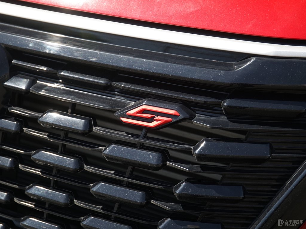 晶耀紅長(zhǎng)安CS85 COUPE車(chē)頭外觀(guān)圖片