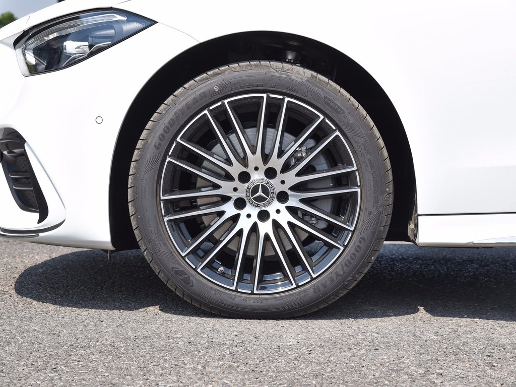 北極白奔馳C級(jí)車(chē)身外觀圖片