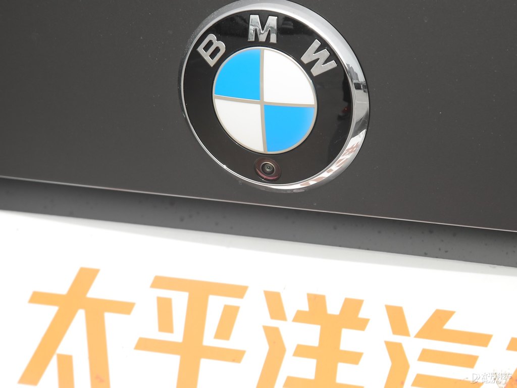 寶馬4系車尾外觀圖片
