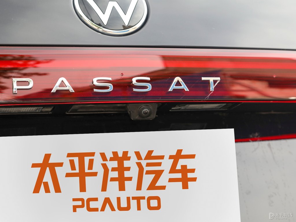 玄武黑帕薩特車尾外觀圖片