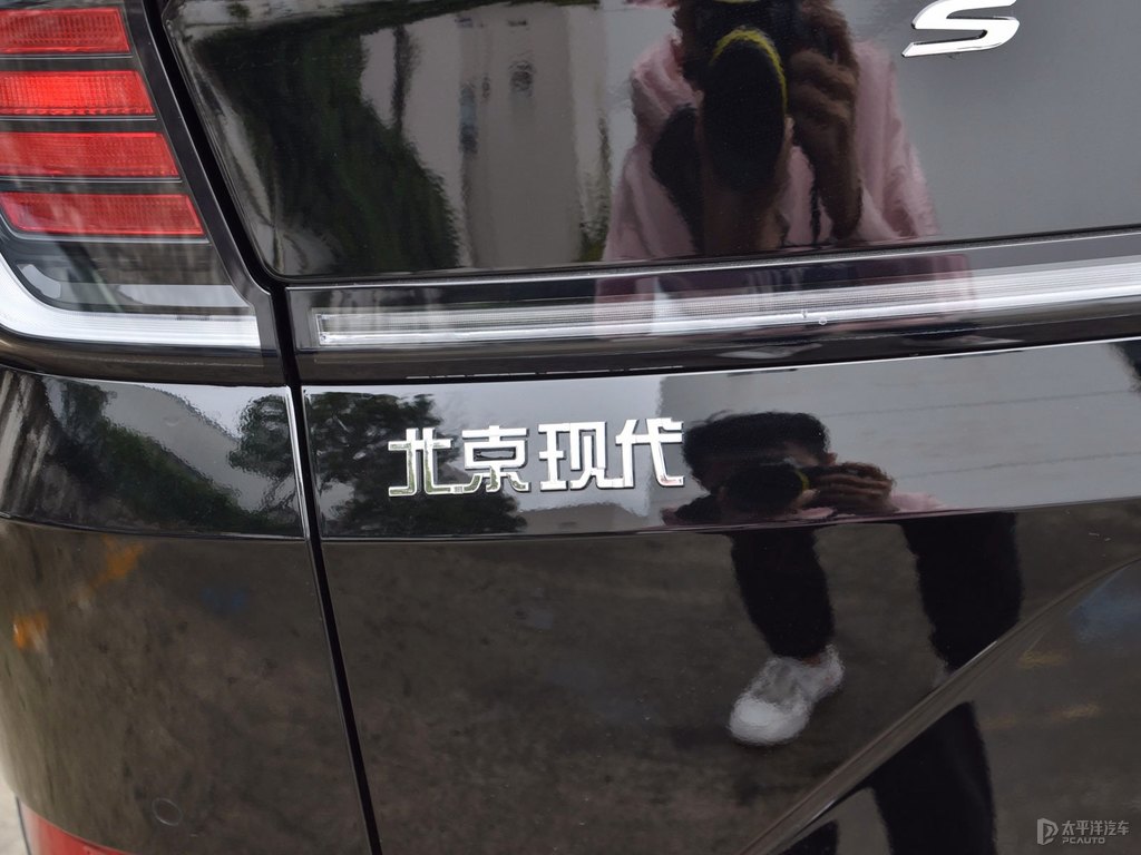 曙月黑勝達(dá)車尾外觀圖片
